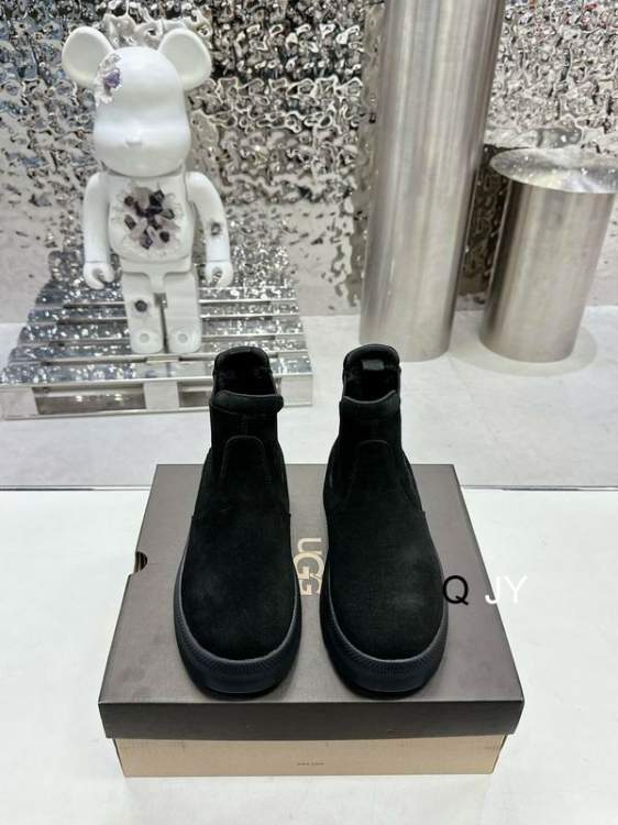 Picture of UGG Shoes _SKUUGGsz35-40JY010319708